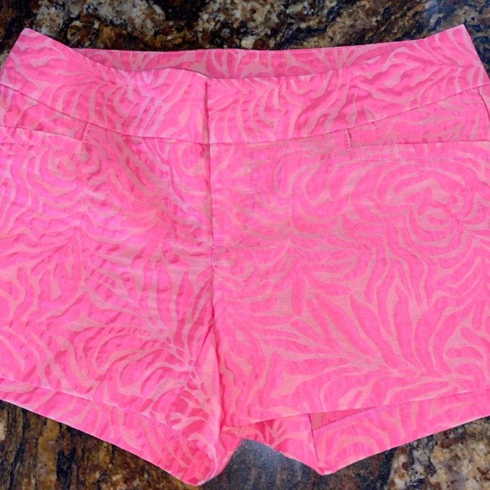 Woman’s Lilly Pulitzer short shorts